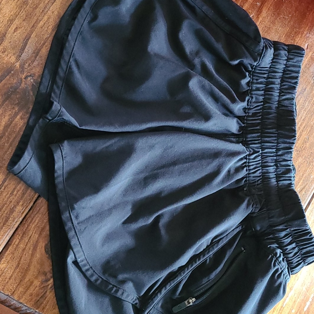 Lululemon Athletic Black 4 " Short Sz 4 (EUC)